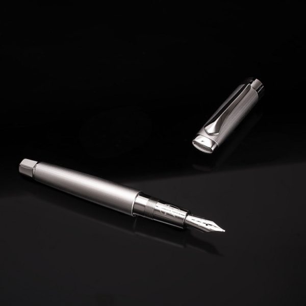 Omas Maserati Limited Edition - Pen & Cap 01