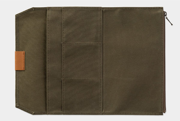 Traveler's Cotton Zipper Case Olive Open